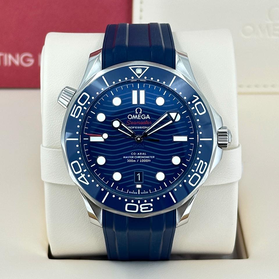 Omega Seamaster Diver 300M, blue ceramic dial with wavy patterns and blue rubber strap
