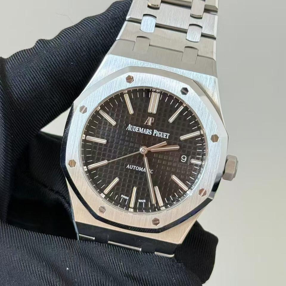 Audemars Piguet Royal Oak Selfwinding watch featuring a distinctive silver "Grande Tapisserie" stainless steel bracelet.