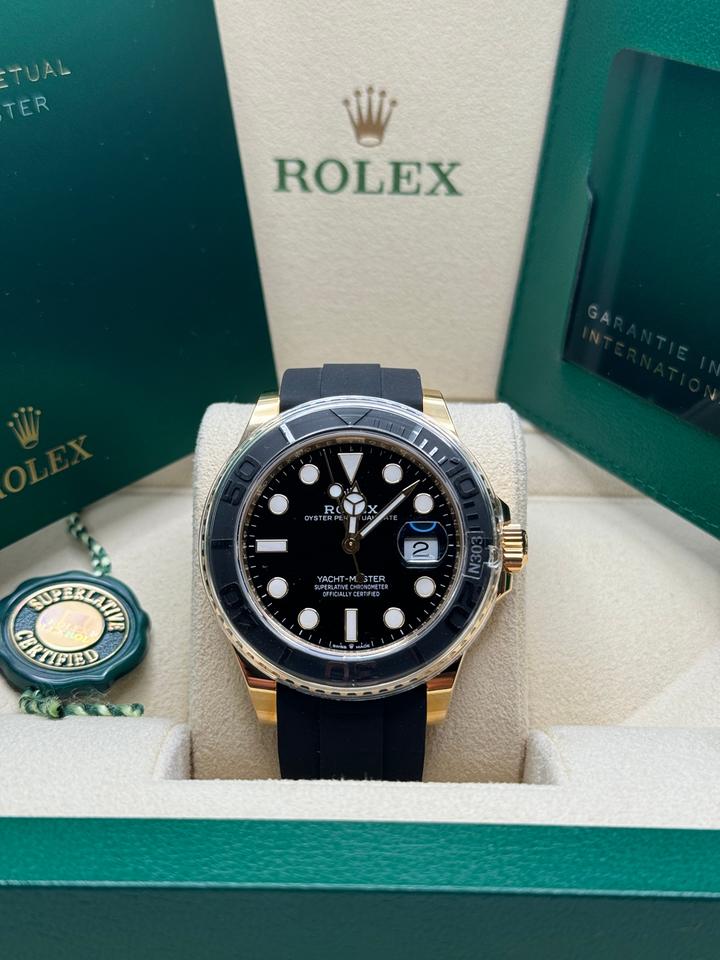Rolex Yacht-Master features an yellow gold case paired with a black Oysterflex bracelet