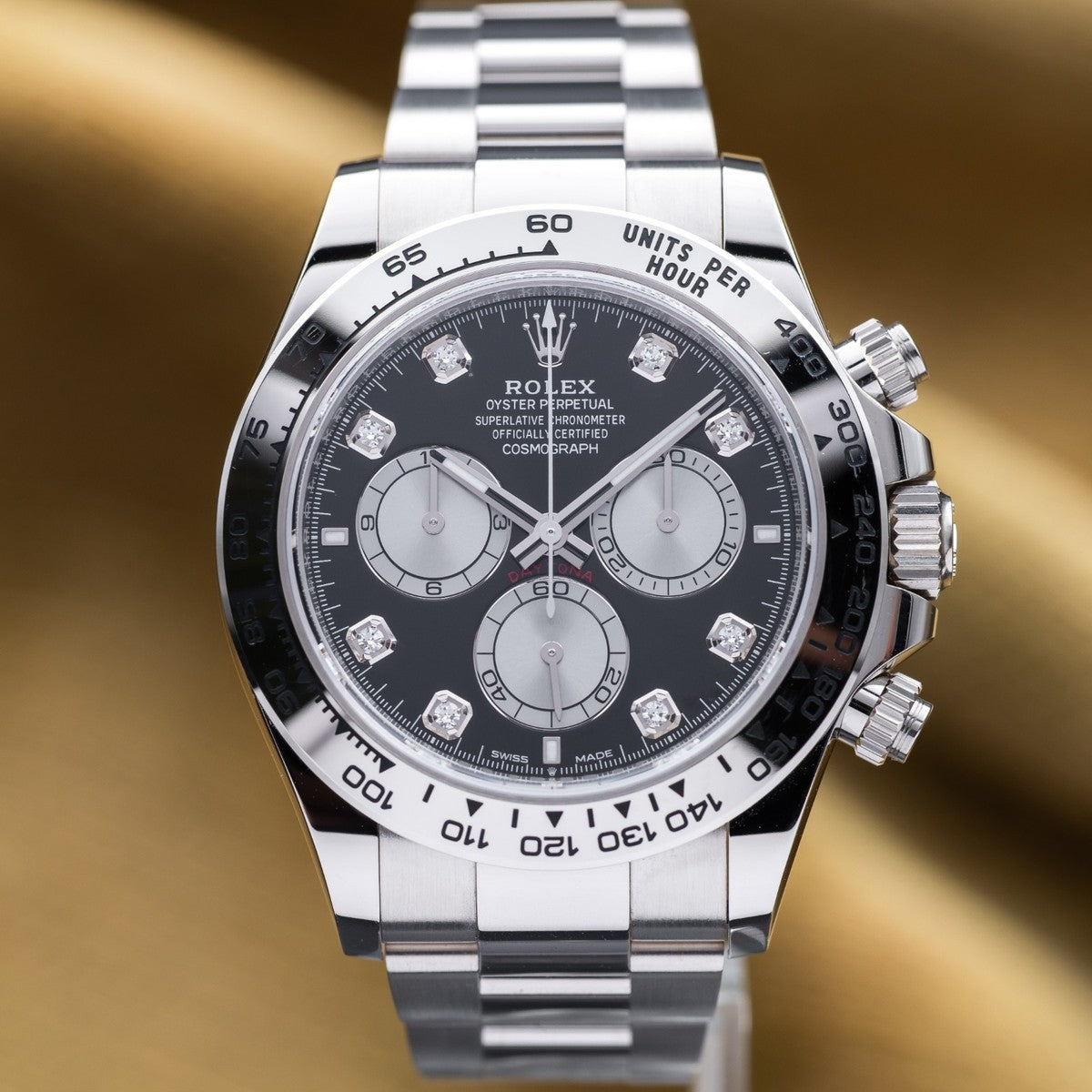 Rolex Cosmograph Daytona 116509 features an white case and a striking black diamond dial.