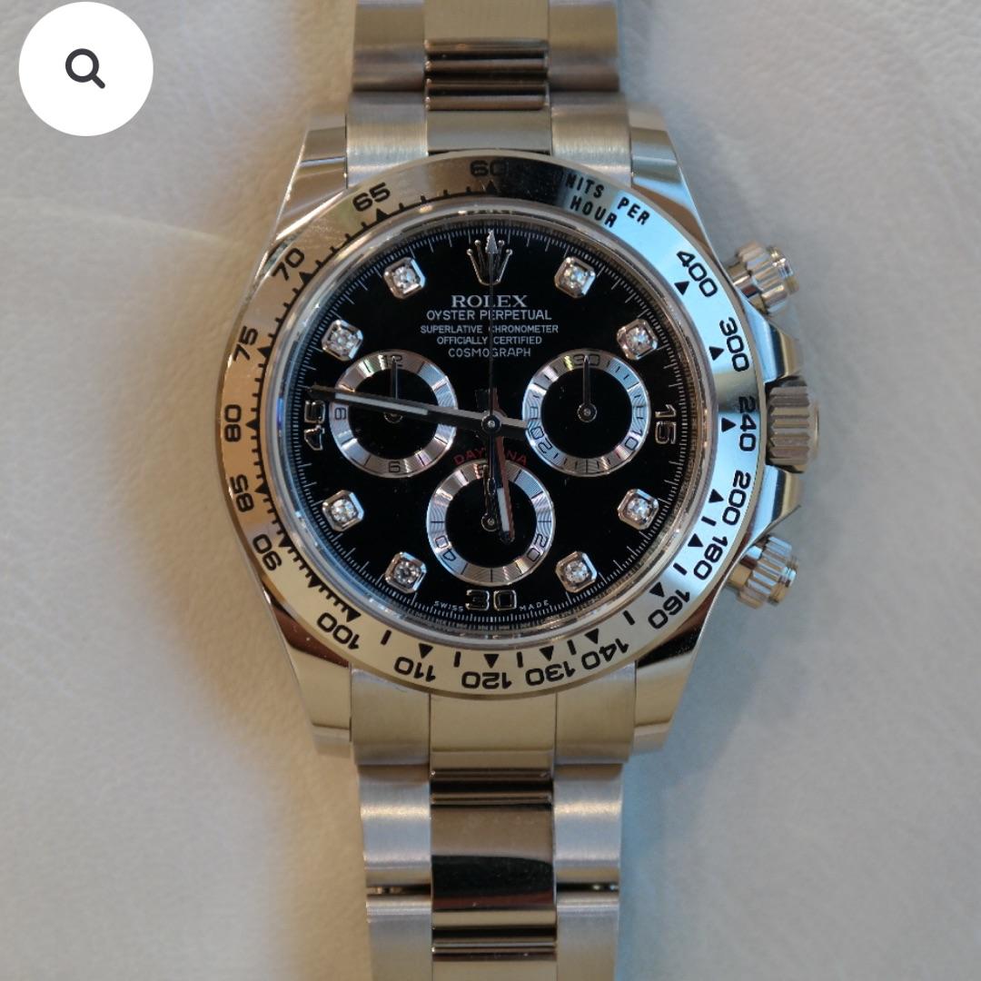 Rolex Cosmograph Daytona 116509 features an white case and a striking black diamond dial.